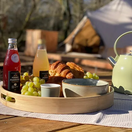 Tente Avec Jacuzzi Vue 1 * Le Vigeant