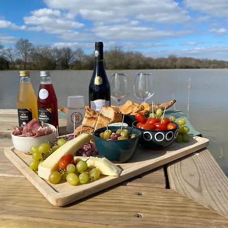 Tente Avec Jacuzzi Vue 1 * Le Vigeant