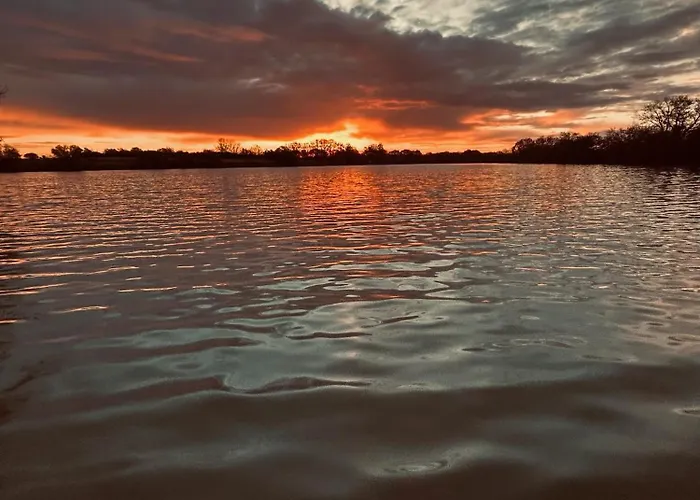 Tente Avec Jacuzzi Vue 1 Campismo de Luxo Le Vigeant