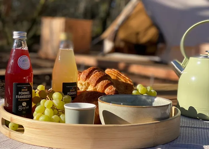 Tente Avec Jacuzzi Vue 1 * Le Vigeant