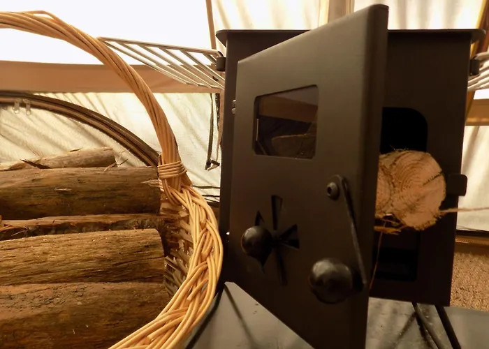 Tente Avec Jacuzzi Vue 1 * Le Vigeant